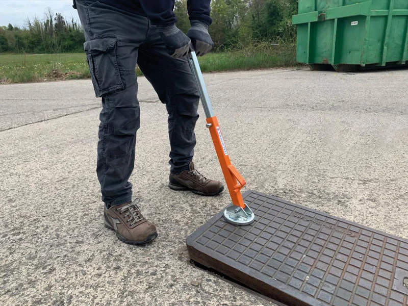 Levantador Magnético de Tampas de Visita ITALIFTERS XT4 NANO 3.5kg 300kg
